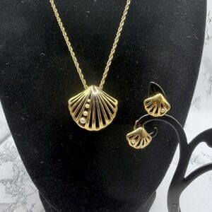 Crown Trifari Gold Tone Shell Pendant Necklace 27" w Pierced Earrings Gift Set
